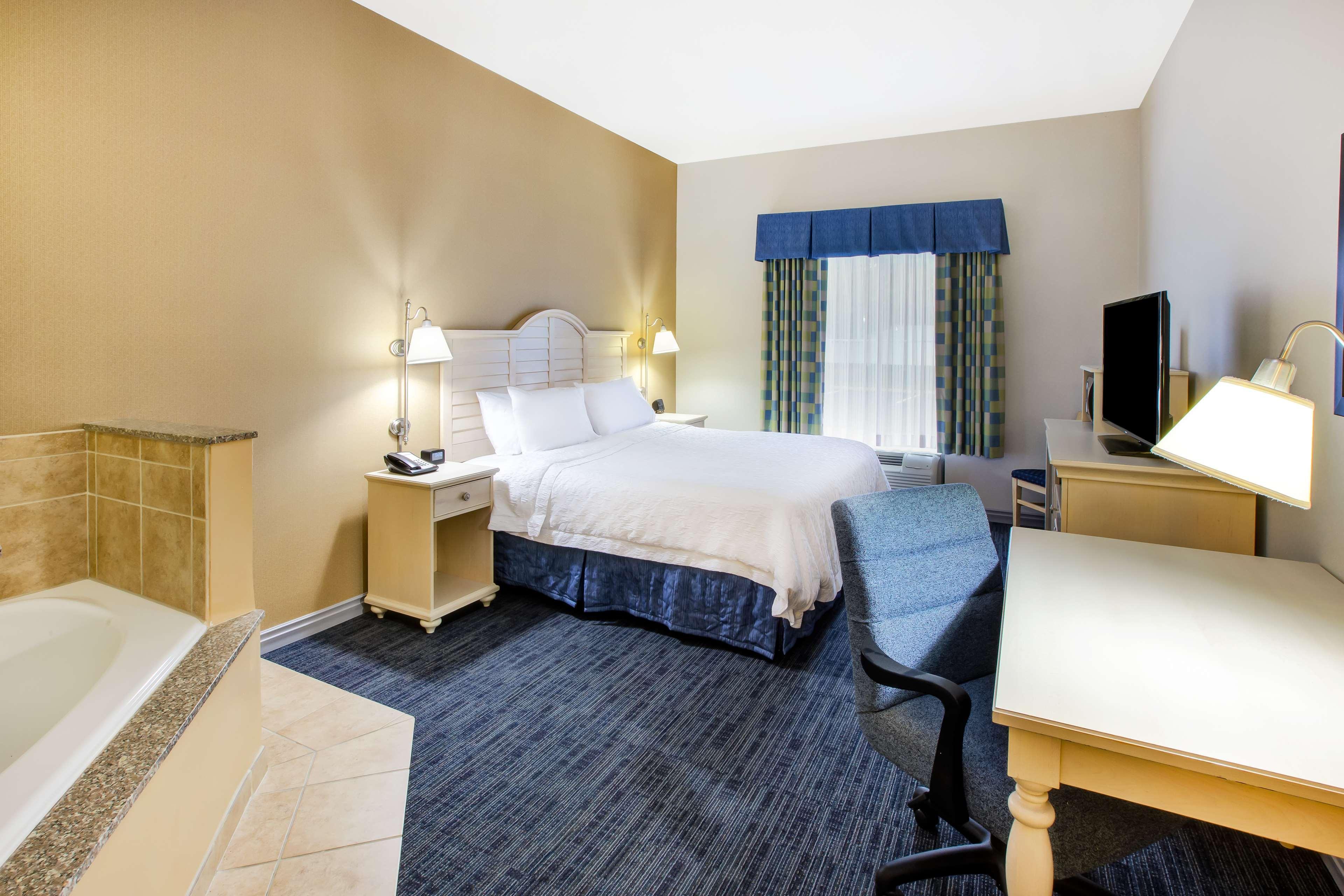 Hampton Inn & Suites - Cape Cod / Вест-Ярмут Екстер'єр фото